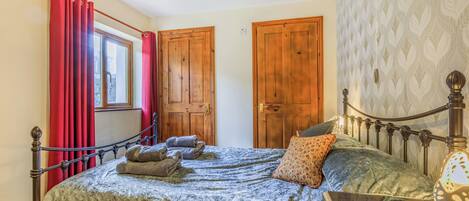 3 bedrooms, free WiFi, bed sheets
