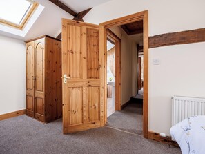 4 bedrooms, free WiFi, bed sheets