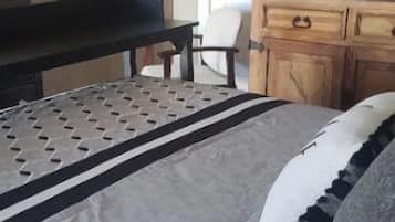 1 quarto, escrivaninha, Wi-Fi de cortesia, roupa de cama