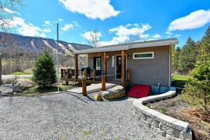 Exterior - Cozy Serene 2bd Finger Lakes Home w/Amazing Views (Naples)