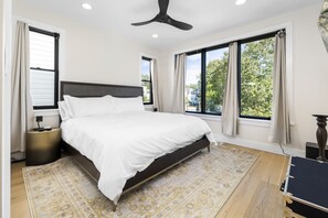 4 室のベッドルーム、アイロン / アイロン台、WiFi、ベッドシーツ