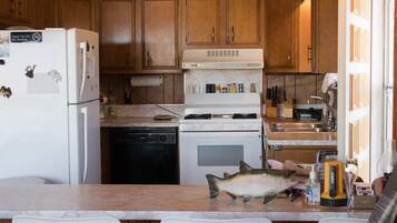 冰箱、微波炉、烤箱、炉灶