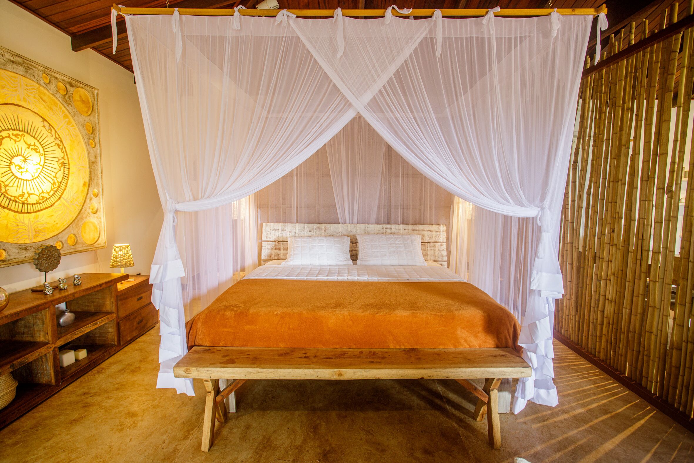 Quarto superluxo | Cofres nos quartos, cortinas blackout, Wi-Fi de cortesia, roupa de cama