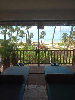 双人护理室、土耳其浴、热石按摩、深层组织按摩、运动按摩、阿育吠陀草药疗法