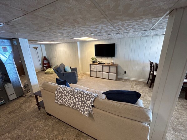 TV connectée, jeux vidéo, livres, écrans d'ordinateur