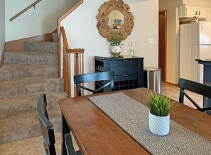 Dining - Pewaukee Lake House Rental: 4 Bedrooms, 2.5 Baths, Pier, Pontoon,Family Friendly (Pewaukee)