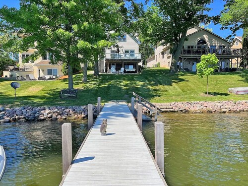 Pewaukee Lake House Rental: 4 Bedrooms, 2.5 Baths, Pier, Pontoon,Family Friendly