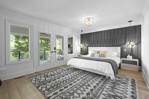 4 habitaciones, tabla de planchar con plancha y cuna de viaje 