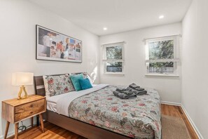 4 bedrooms, iron/ironing board, WiFi, bed sheets
