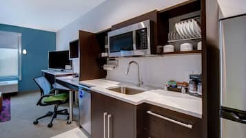 Suite, 1 Bedroom | Private kitchen | Coffee/tea maker