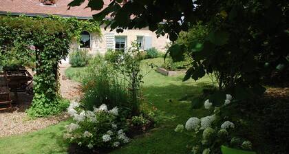 COUNTRY PROPERTY ON THE EDGE OF FOREST AND VINEYARDS
