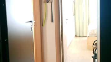 1 slaapkamer, een bureau, een strijkplank/strijkijzer, gratis wifi