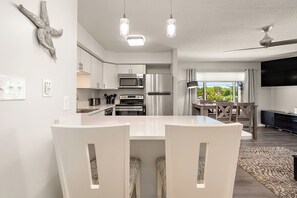 Fridge, microwave, oven, stovetop - North OC Oceanblock Condo 1bed/2 BA  141st (Ocean City)
