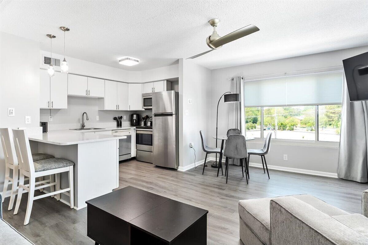 雪櫃、微波爐、焗爐、爐具