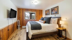 3 bedrooms, desk, iron/ironing board, free WiFi