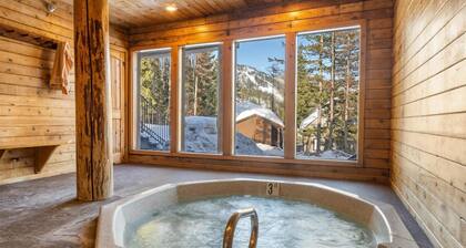 New Listing! Three Bedroom Apartment, Sleeps 6, Steps to Ski Access + Hot Tub