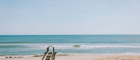 In Strandnähe, Liegestühle, Strandtücher