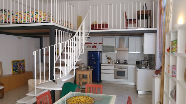 Apartment | Eigene Küche | Kühlschrank, Mikrowelle, Ofen, Herdplatte