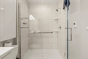 Douche, sèche-cheveux