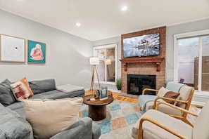 TV, peis og kontorer