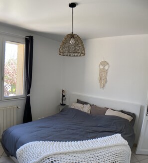 4 bedrooms, iron/ironing board, travel cot, free WiFi
