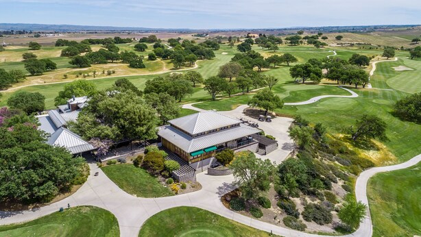 A golf course with a clubhouse and a parking area. - Welcome to Oasis On The Links! (Paso Robles)