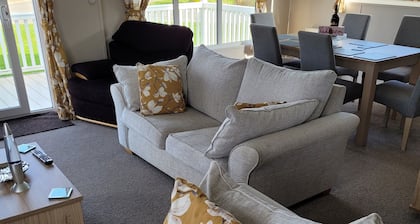 Remarkable 3-bed House in Hull