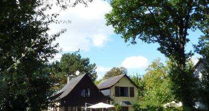 Stunning Brittany cottage right on the bank of the River Vilaine.