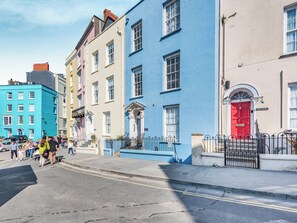 Exterior - 2 bedroom accommodation in Tenby (Tenby)