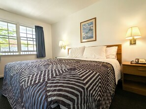 Standard Room, 1 King Bed | Desk, laptop workspace, blackout drapes, iron/ironing board - Bourne's Ocean Acres Ogunquit (Ogunquit)