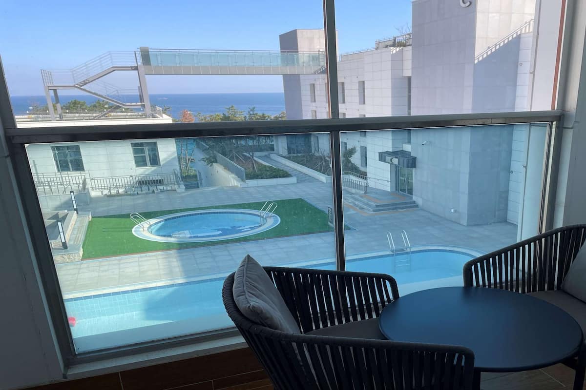Superior Room, 2 Twin Beds, Balcony, Pool View | 1 bedroom, down comforters, in-room safe, individually decorated