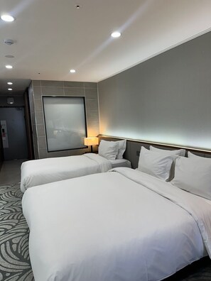 Deluxe Room, Multiple Beds, Non Smoking, Terrace | Down duvets, in-room safe, individually decorated - Gyeongju Hotel (Gyeongju)