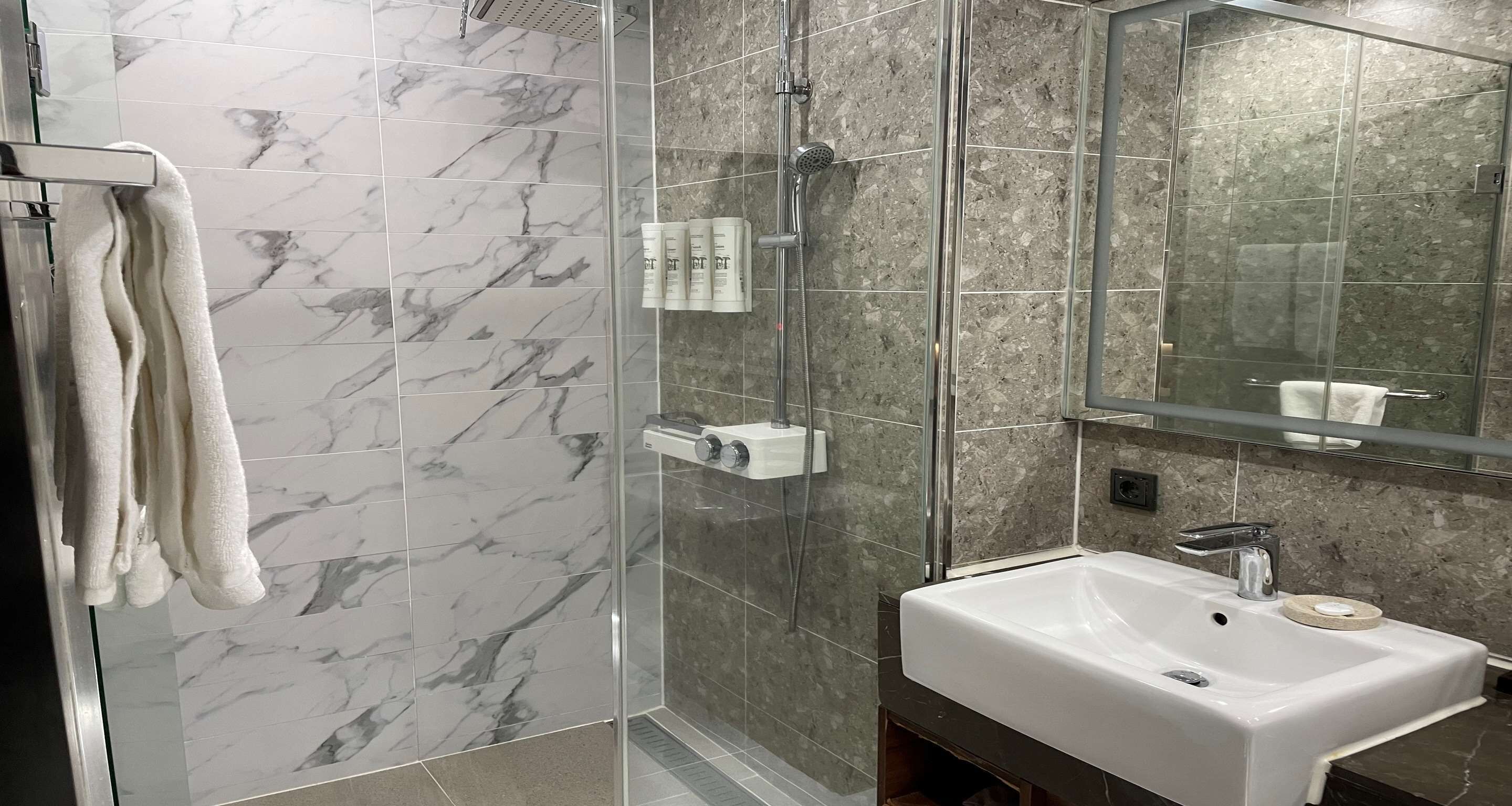 deluxe room, 2 queen beds, non smoking, balcony | bathroom | hair dryer, bathrobes, slippers, bidet