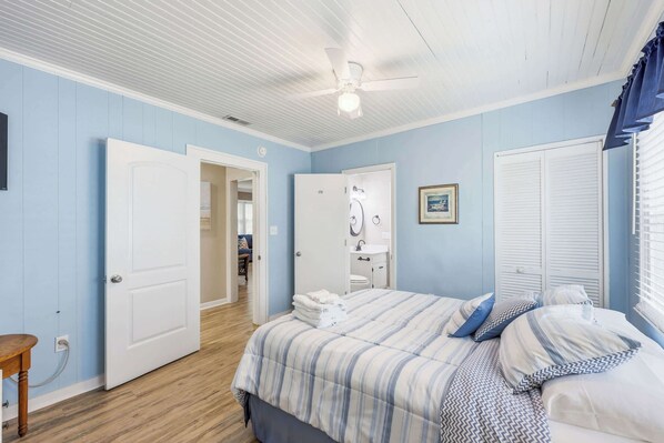 3 bedrooms, iron/ironing board, WiFi, bed sheets
