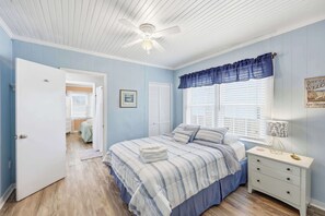 3 bedrooms, iron/ironing board, WiFi, bed sheets - Endless Summer 100 Feet to Beach  with Fenced Yard Grill (North Myrtle Beach)