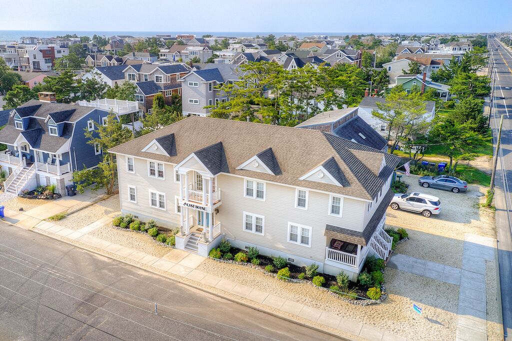  THE CHLOÉ Beach Haven  - 10 BR/10BA Oceanside Home!
