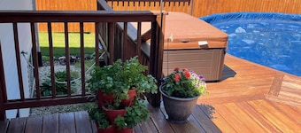 Quite- relaxing country living with pool/hot tub and sauna!