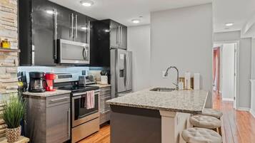 Coffee/tea maker, fridge, microwave, oven