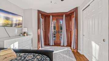 1 bedroom, iron/ironing board, travel cot, WiFi