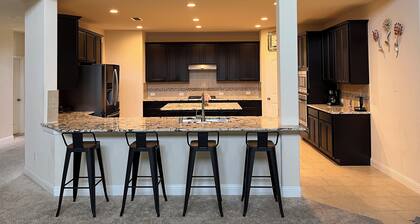 NICE Spacious Modern Home & Beautiful Kitchen; Ms. Pac Man Arcade Game; Foosball