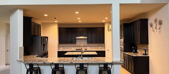 NICE Spacious Modern Home & Beautiful Kitchen; Ms. Pac Man Arcade Game; Foosball