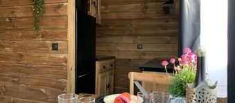 WOODEN SHED IN FULL NATURE 5 MIN FROM LAKE ST CASSIEN