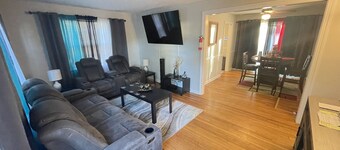 Cozy 4 bed 2 bath house located less than 4 minutes from the Richmond Airport.