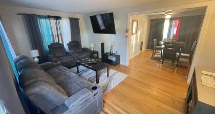 Cozy 4 bed 2 bath house located less than 4 minutes from the Richmond Airport.