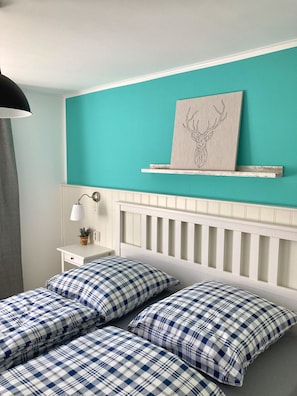 3 bedrooms, desk, iron/ironing board, free WiFi - High-quality renovated Swedish house in idyllic village Highspeed Internet free of charge (Fagerhult)