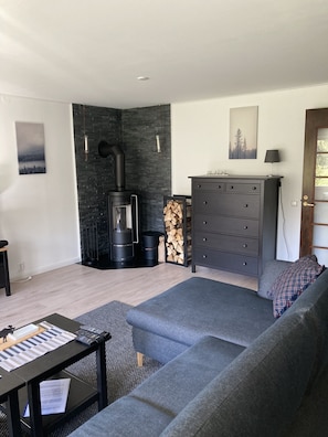 TV, fireplace, DVD player, books - High-quality renovated Swedish house in idyllic village Highspeed Internet free of charge (Fagerhult)