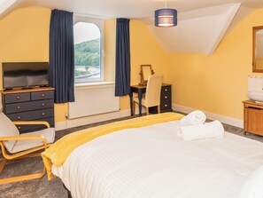 4 bedrooms, free WiFi, bed sheets - 4 bedroom accommodation in Looe (Looe)