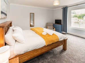 4 bedrooms, free WiFi, bed sheets - 4 bedroom accommodation in Looe (Looe)
