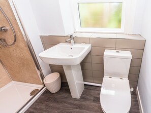 Towels - 4 bedroom accommodation in Looe (Looe)