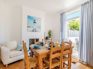 Dining - 3 bedroom accommodation in Preston (Preston)